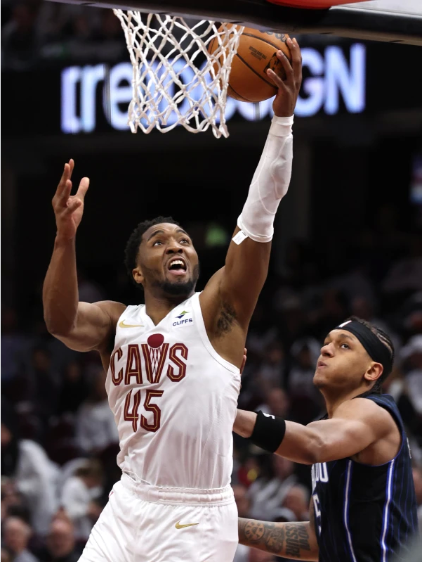 棋牌游戏-步行者对魔术